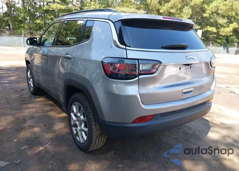 2022 Jeep Compass Latitude Lux 4X4 z USA, uszkodzony, nr VIN 3C4NJDFB4NT207018